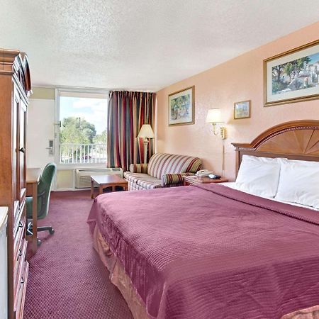 Howard Johnson By Wyndham Tropical Palms Kissimmee Exterior foto