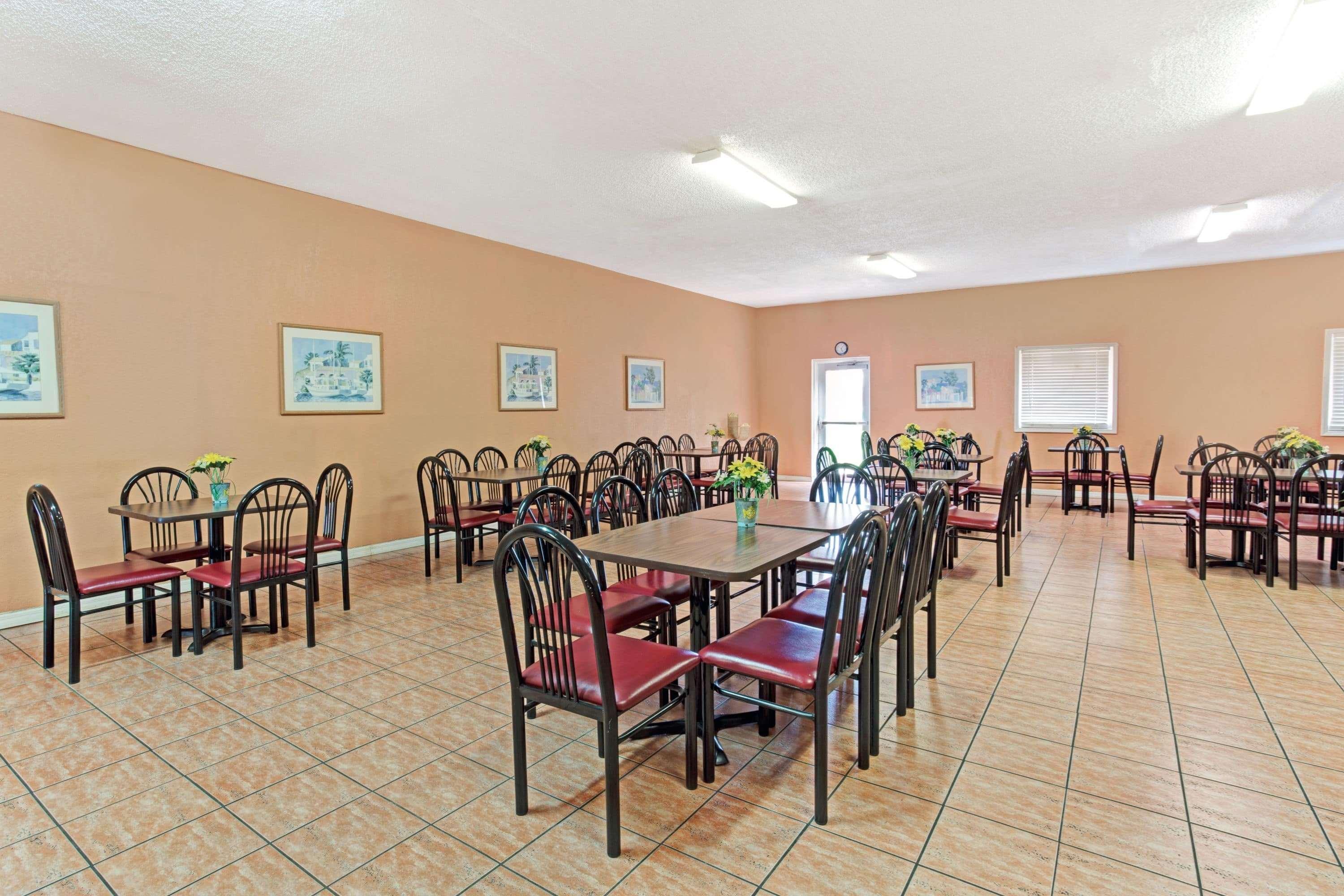 Howard Johnson By Wyndham Tropical Palms Kissimmee Exterior foto