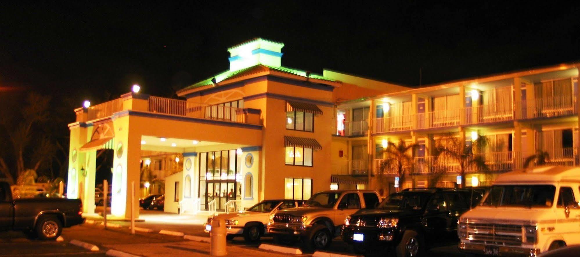 Howard Johnson By Wyndham Tropical Palms Kissimmee Exterior foto